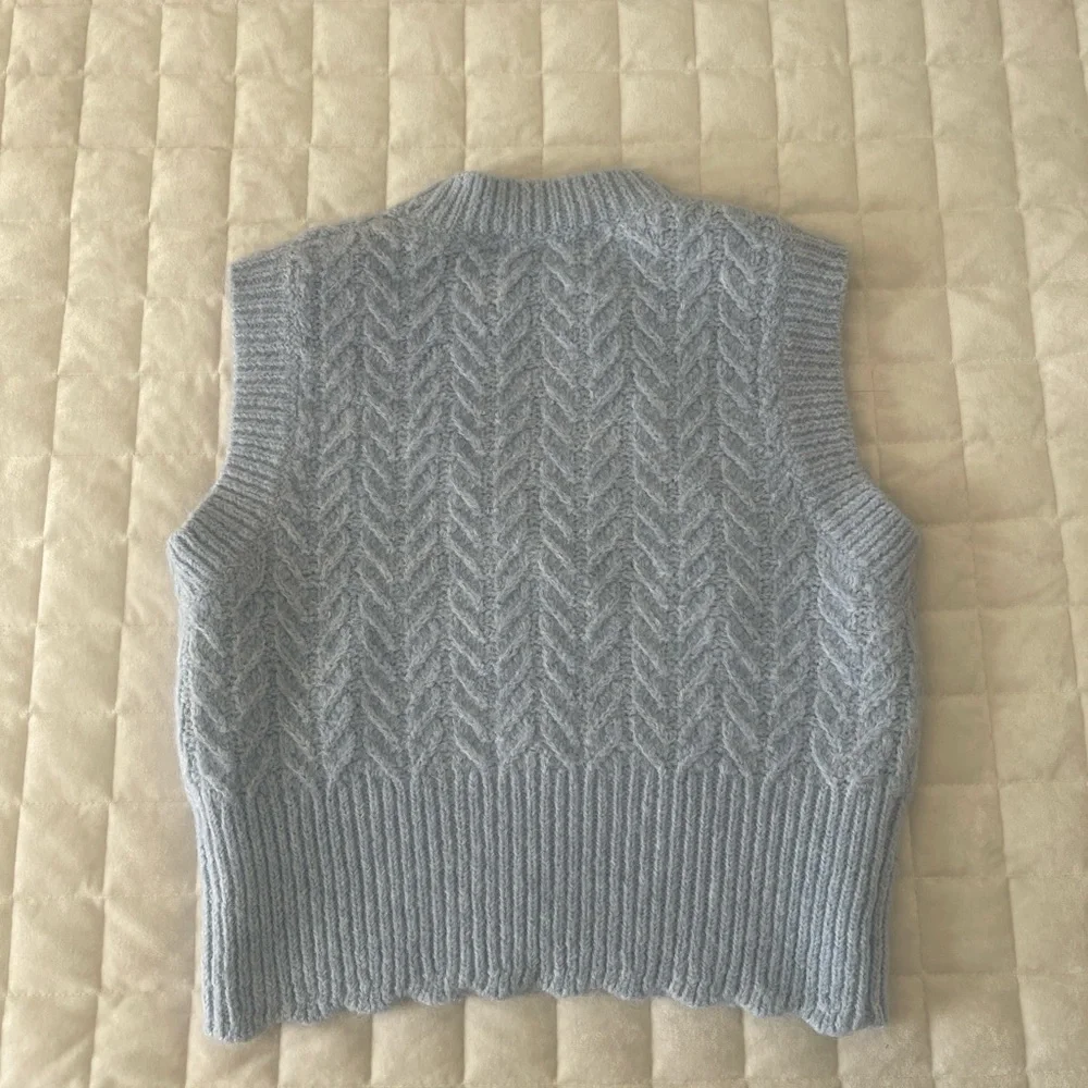 Zara Light Blue Cable Knit Sleeveless Sweater - Picture 5 of 8